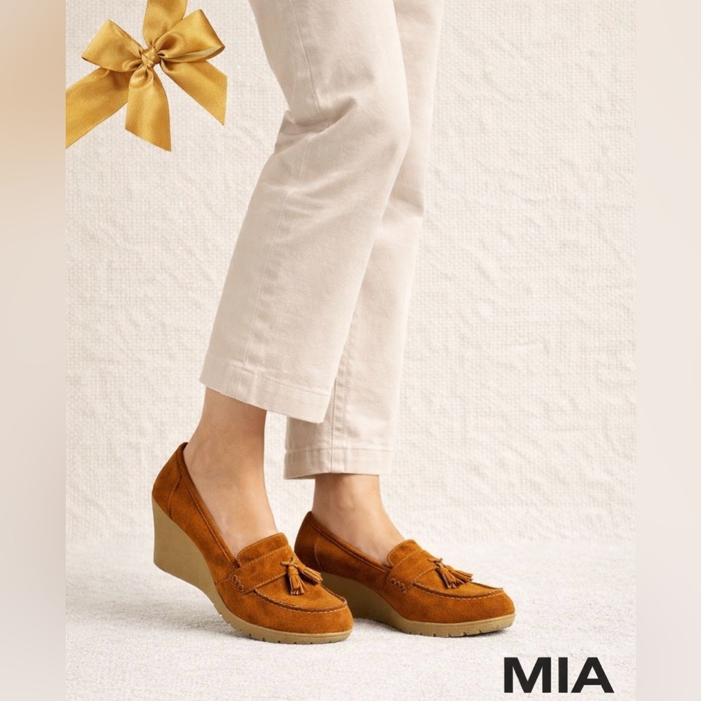 MIA Girl Bronze Suede Tassel Loafer Wedge Heels Women’s Size 6.5
